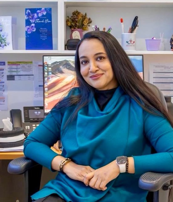 Dr Amna Khan